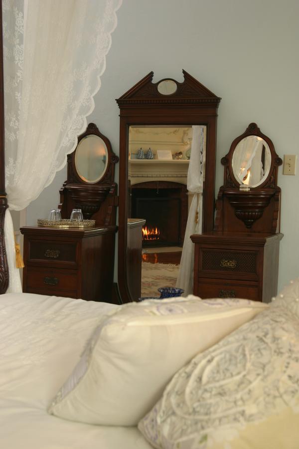 Grand Victorian Bed & Breakfast Niagara Falls Exterior photo