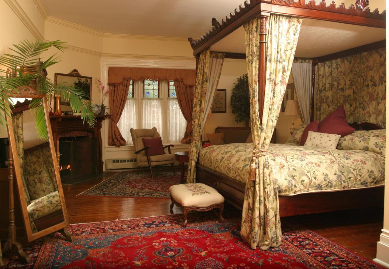 Grand Victorian Bed & Breakfast Niagara Falls Exterior photo
