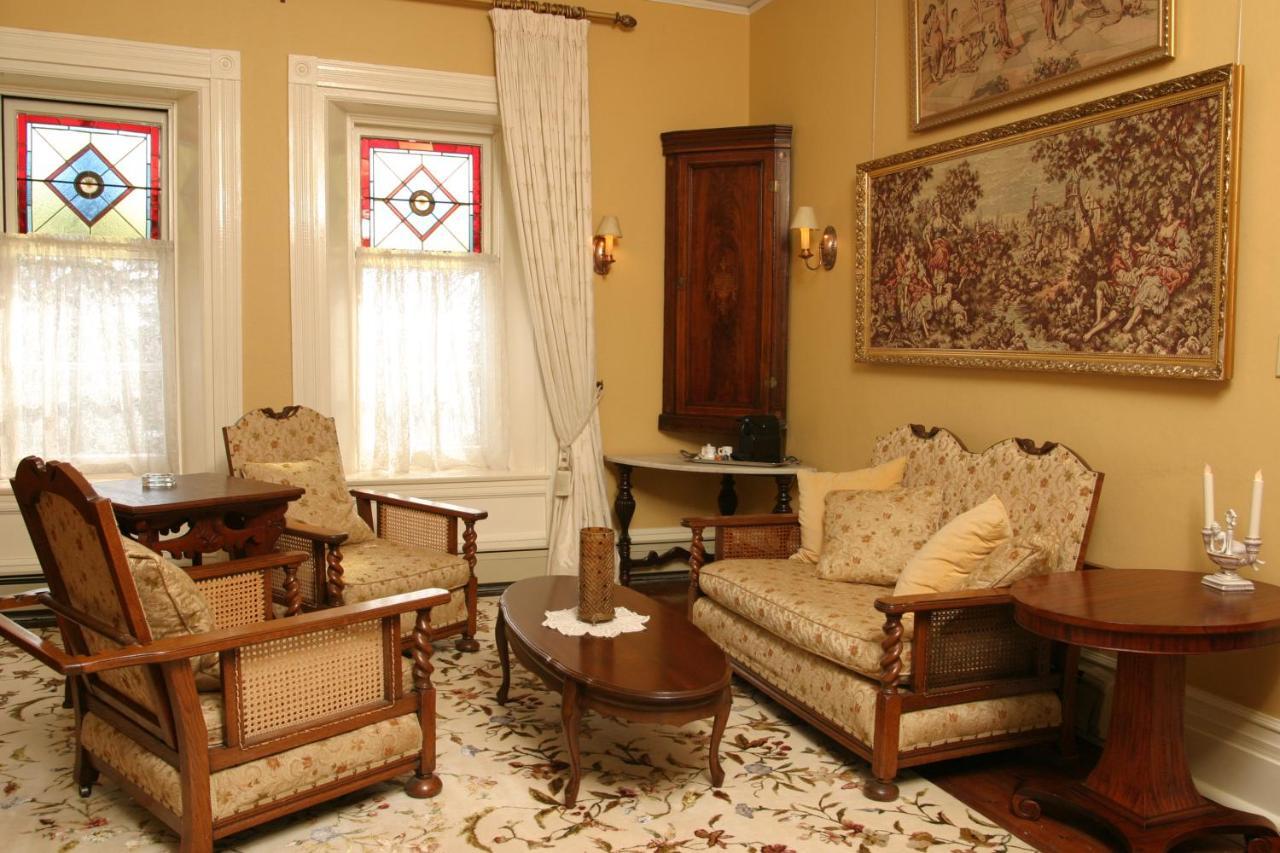 Grand Victorian Bed & Breakfast Niagara Falls Exterior photo
