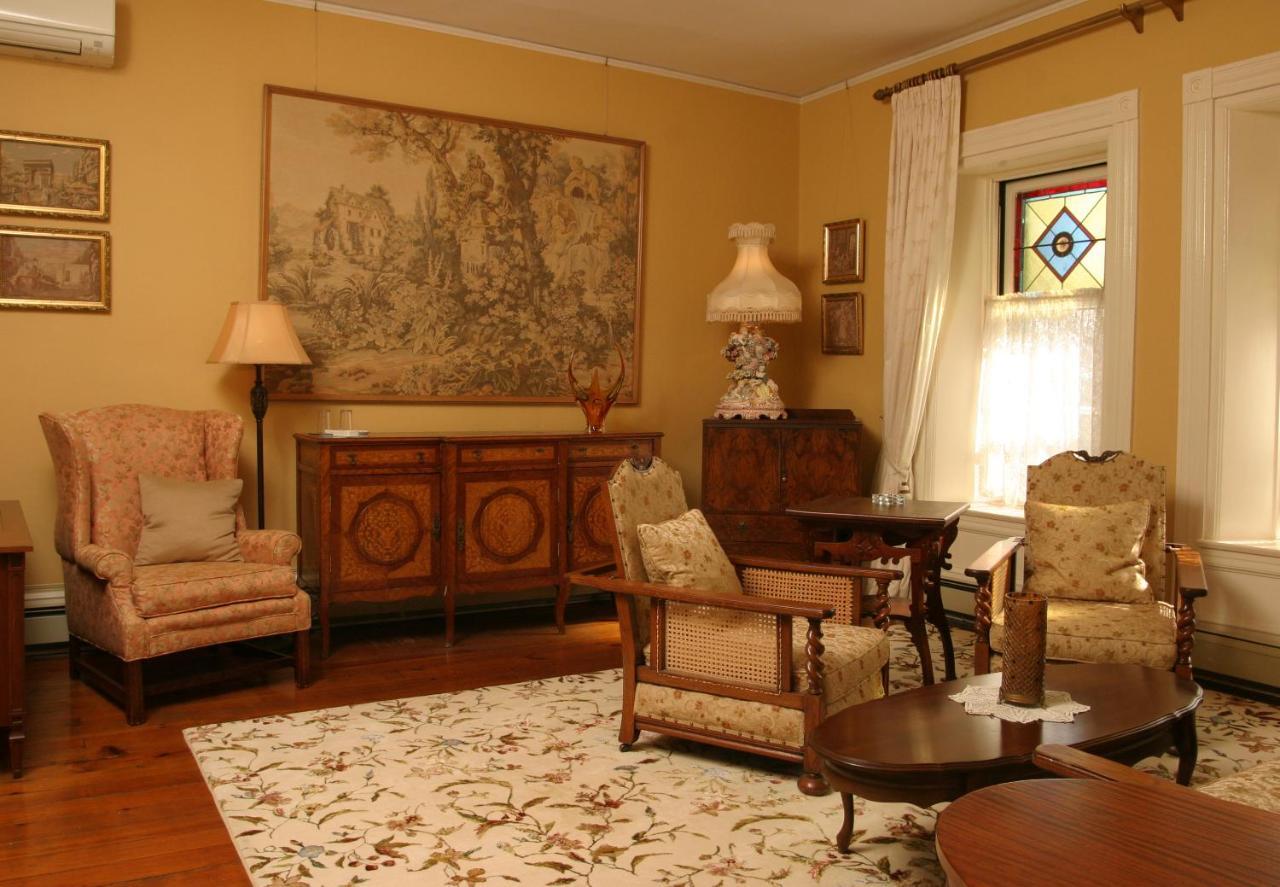 Grand Victorian Bed & Breakfast Niagara Falls Exterior photo